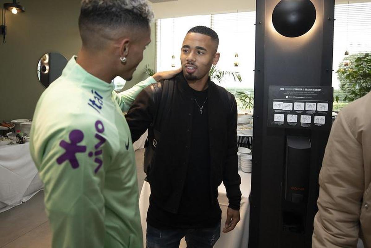 Nesta segunda-feira, os atletas que defendem clubes europeus comearam a se apresentar em Turim. Com isso, a Seleo Brasileira aguarda apenas a chegada de Marquinhos e Neymar 