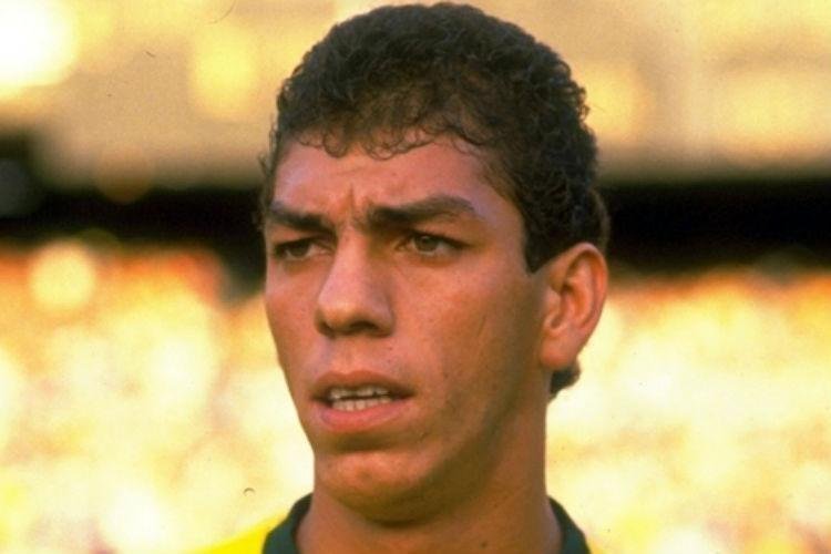 Copa do Mundo de 1994 (Estados Unidos) - Outro zagueiro cortado foi Mozer. Era titular da equipe, mas apresentou sinais de alterao nas enzimas do fgado (transaminase), o que caracterizava um quadro de hepatite (hepatite no virtica, mas txica, causada pelo uso excessivo de anti-inflamatrios).