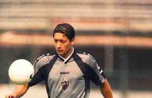 Galván (1998 a 1999): zagueiro argentino fez três gols em 58 jogos pelo Atlético
