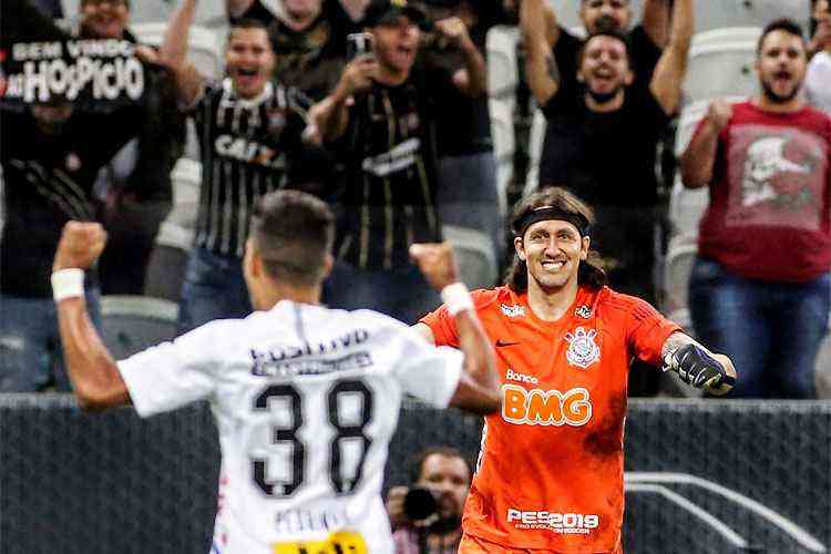 Corinthians encara o Santos no primeiro jogo da semifinal do