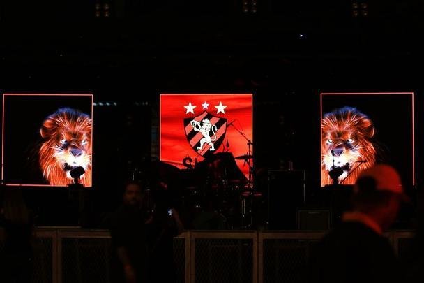 Festa de lançamento dos novos uniformes contou com a presença de jogadores e show de Paralamas de Sucesso