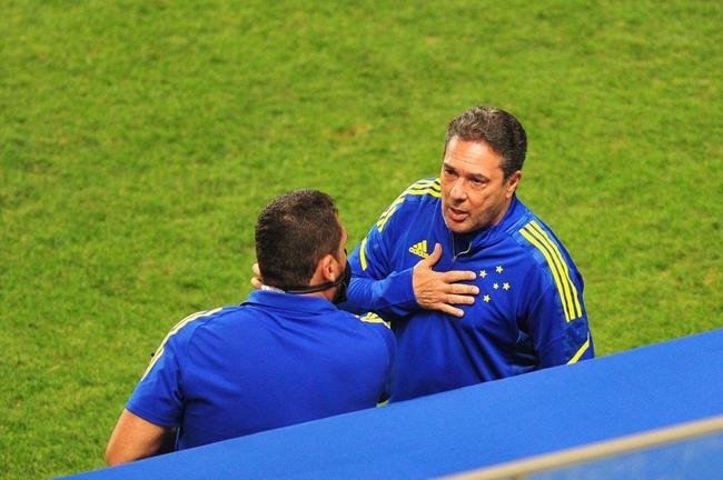 Fotos do duelo entre Cruzeiro e Vitria, no Independncia, em Belo Horizonte, pela 17 rodada da Srie B do Campeonato Brasileiro