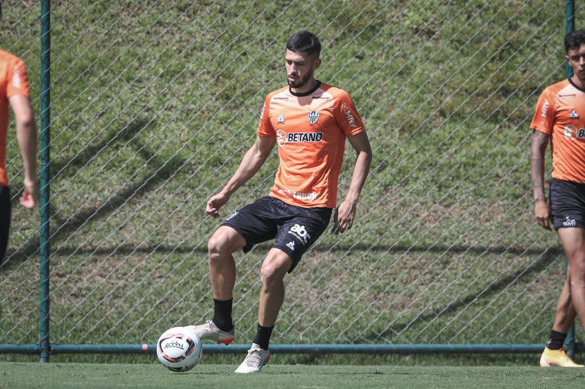 Fotos do primeiro treino de Junior Alonso no retorno ao Atltico