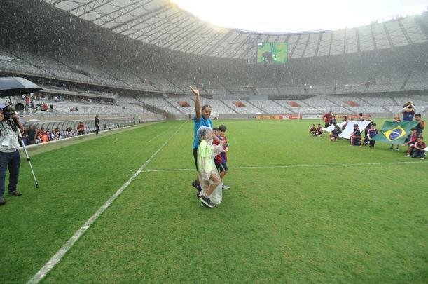 Fotos do 'Game of Dreams', jogo festivo dos Amigos do Ronaldinho contra os Amigos do Penta