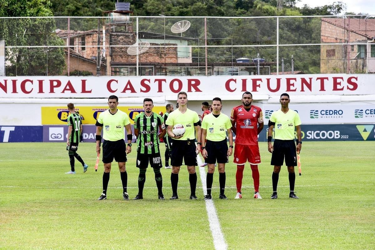 Jogo foi disputado com muito calor, em Nova Lima, na manh deste sbado 