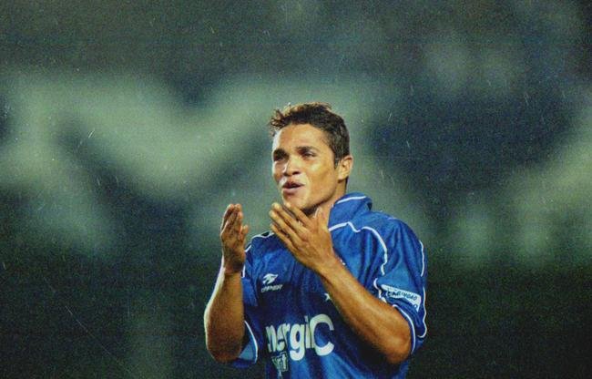 36 - Alex Alves - 55 gols em 114 jogos (1998 a 1999)