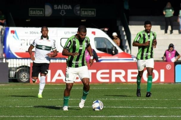 Fotos do duelo entre Coritiba e América, no Couto Pereira, em Curitiba, pela 25ª rodada da Série B do Campeonato Brasileiro