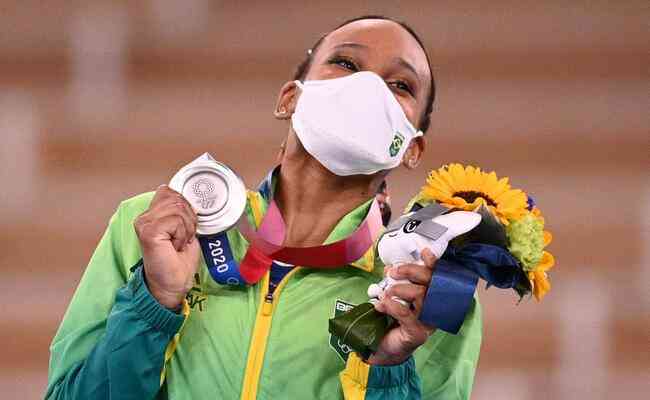 Rebeca Andrade foi a primeira mulher a conquistar uma medalha na modalidade 
