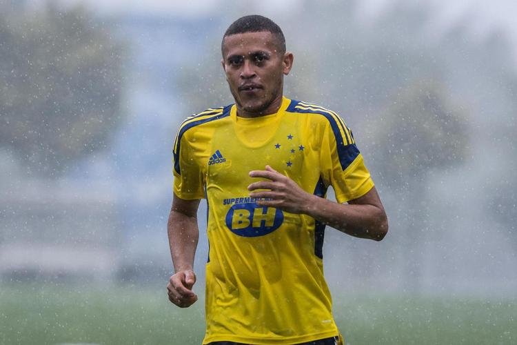 O Cruzeiro acertou a contratação do meia João Paulo, de 31 anos. O jogador, que disputou a Série A deste ano pelo Atlético-GO, foi anunciado pela Raposa na manhã do dia 10 de dezembro.