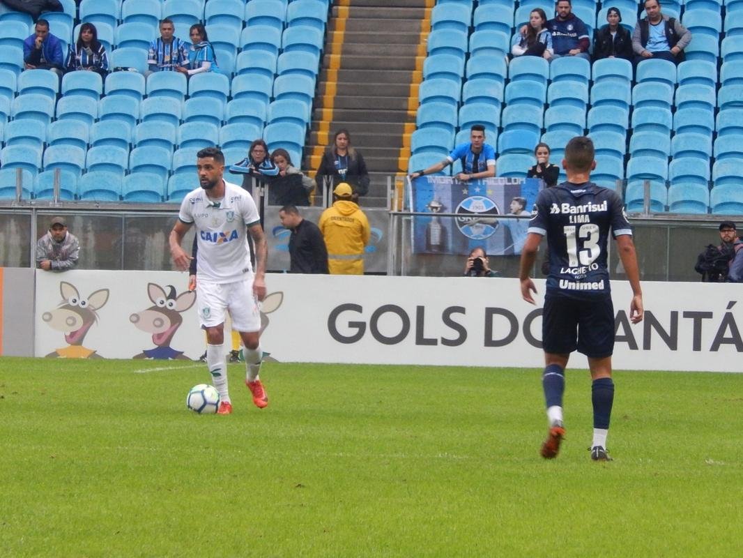 Amrica lutou muito, mas foi derrotado pelo Grmio por 1 a 0, em Porto Alegre 