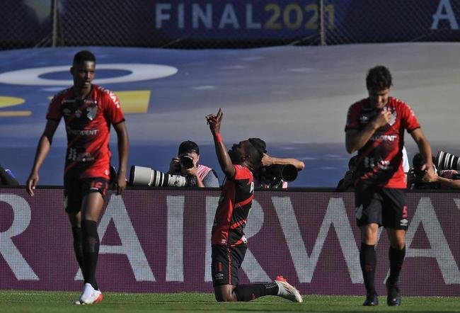 Gol de Niko deu o ttulo da Copa Sul-Americana ao Athletico-PR no Estdio Centenrio, em Montevidu. Furaco venceu o RB Bragantino por 1 a 0 na deciso