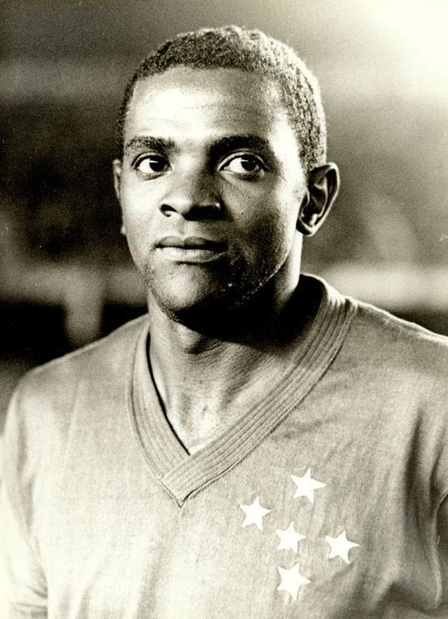 12 ttulos -  Z Carlos ( volante). Perodo: 1965 a 1977. Conquistas: Copa Libertadores (1976), Taa Brasil (1966), Campeonato Mineiro (1966, 1967, 1968, 1969, 1972, 1973, 1974, 1975 e 1977), Taa Minas Gerais (1973). 