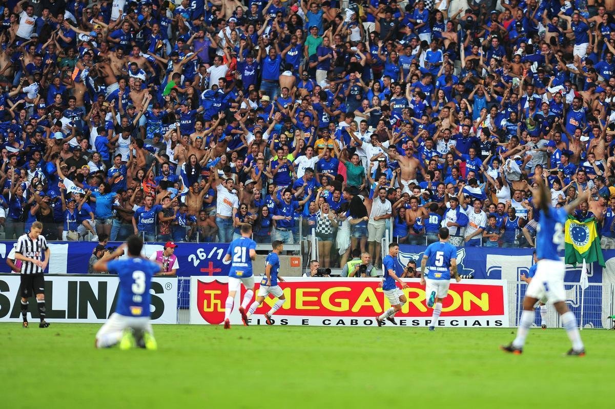 No segundo tempo, o Cruzeiro ampliou com gol de Thiago Neves: 2 a 0
