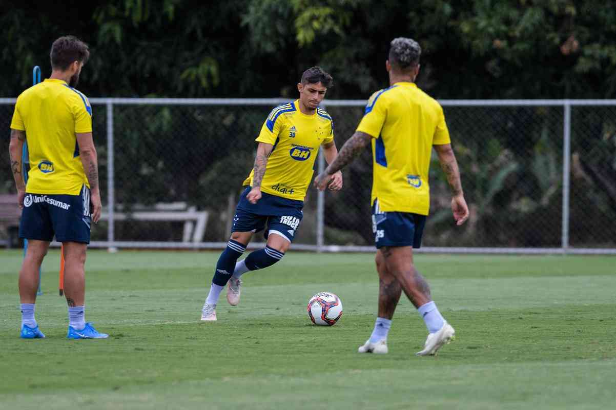Jogadores do Cruzeiro realizaram primeiro treino sob comando de Mozart nesta sexta-feira (11/06)