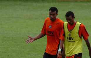 Renato (e) e Ramon Osni (d) - Vendidos ao Corinthians, em 2006, por 4,6 milhes de euros (cerca de R$ 12,88 milhes, na poca)