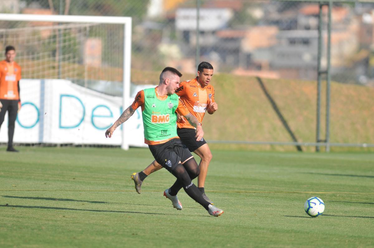 Tarde na Cidade do Galo teve entrevista de Di Santo, pronunciamento de Rui Costa e treino