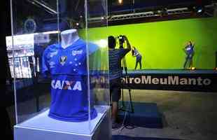 Com lanamento de uniforme e aes voltadas para o Dia Internacional da Mulher, Cruzeiro movimentou esplanada do Mineiro antes de jogo contra a URT (crdito: Juarez Rodrigues/EM D.A Press)