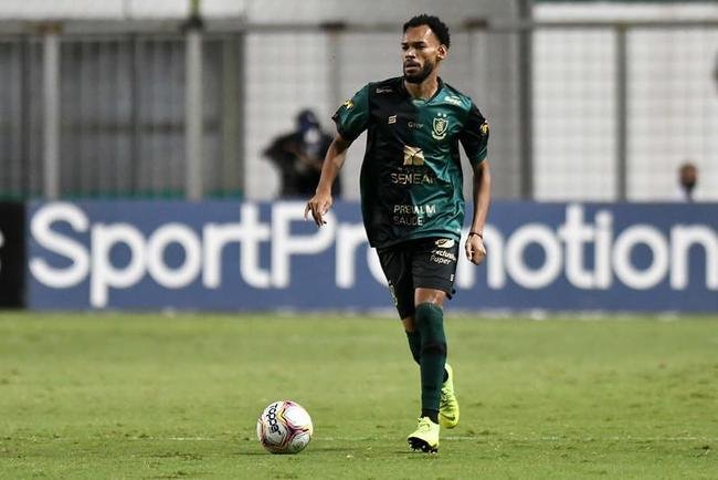 Anderson: o zagueiro tem contrato com o clube at dezembro de 2021.
