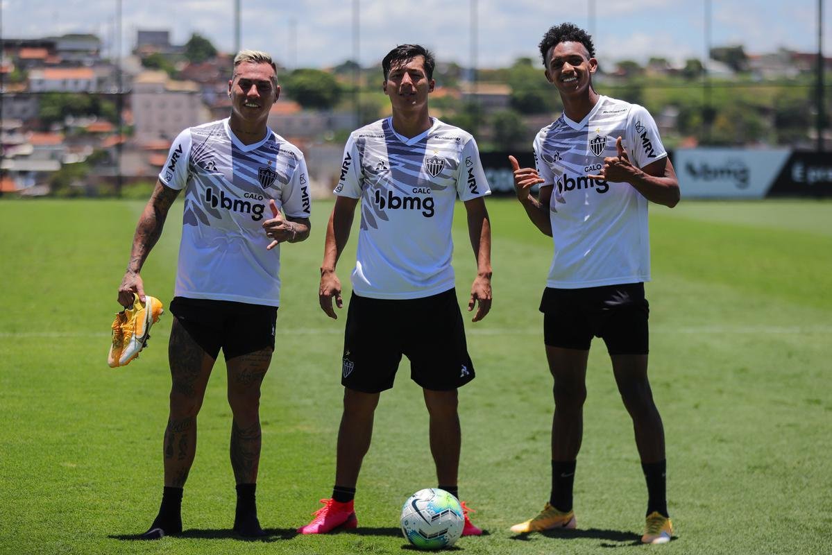 Atlético divulga fotos do novo uniforme de treino