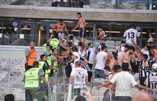 Atleticanos invadiram camarote de cruzeirenses, e torcedores entraram em confronto
