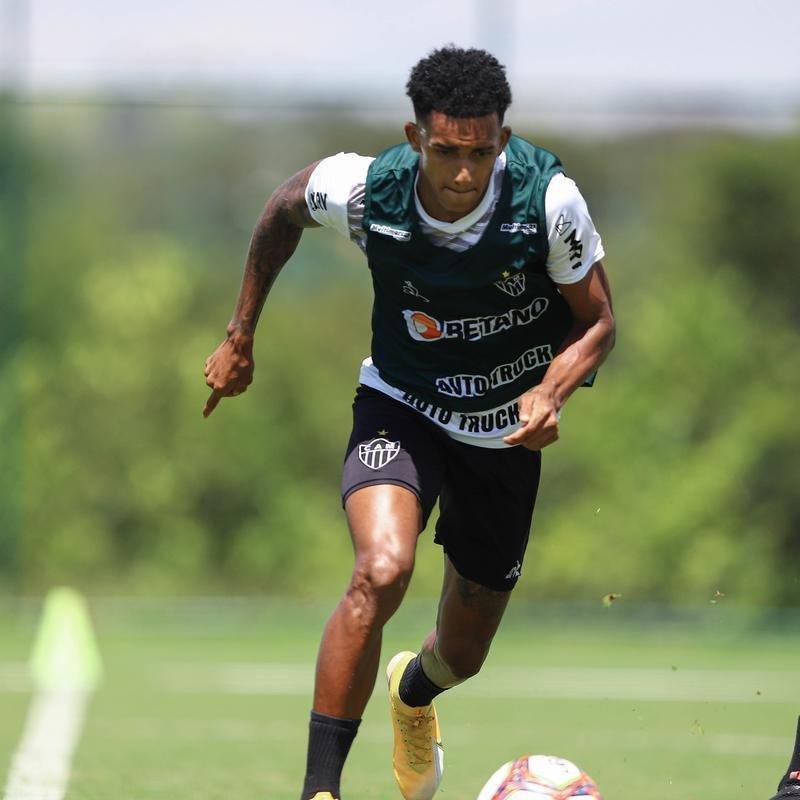 Treino do Atlético em campo. Jogadores fizeram atividade pela manhã no gramado. No período da tarde, trabalho foi na academia