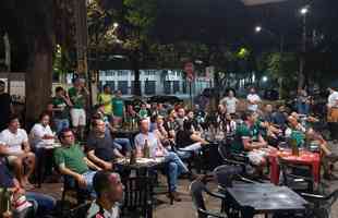 Torcedores do Palmeiras acompanham a partida contra o Atltico em alguns bares de Belo Horizonte