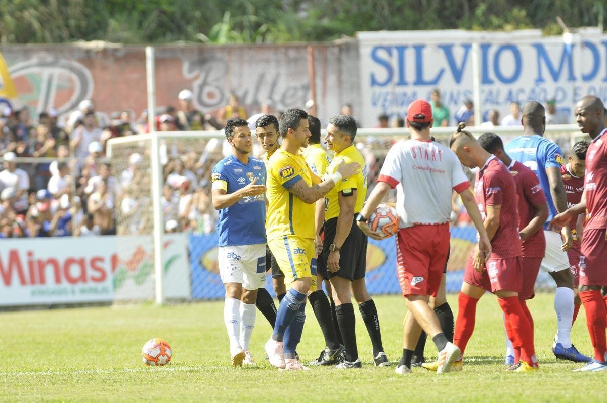 Cruzeiro abriu 2 a 1 no primeiro tempo, com gols de Raniel e Robinho; Alemo descontou para o Guarani