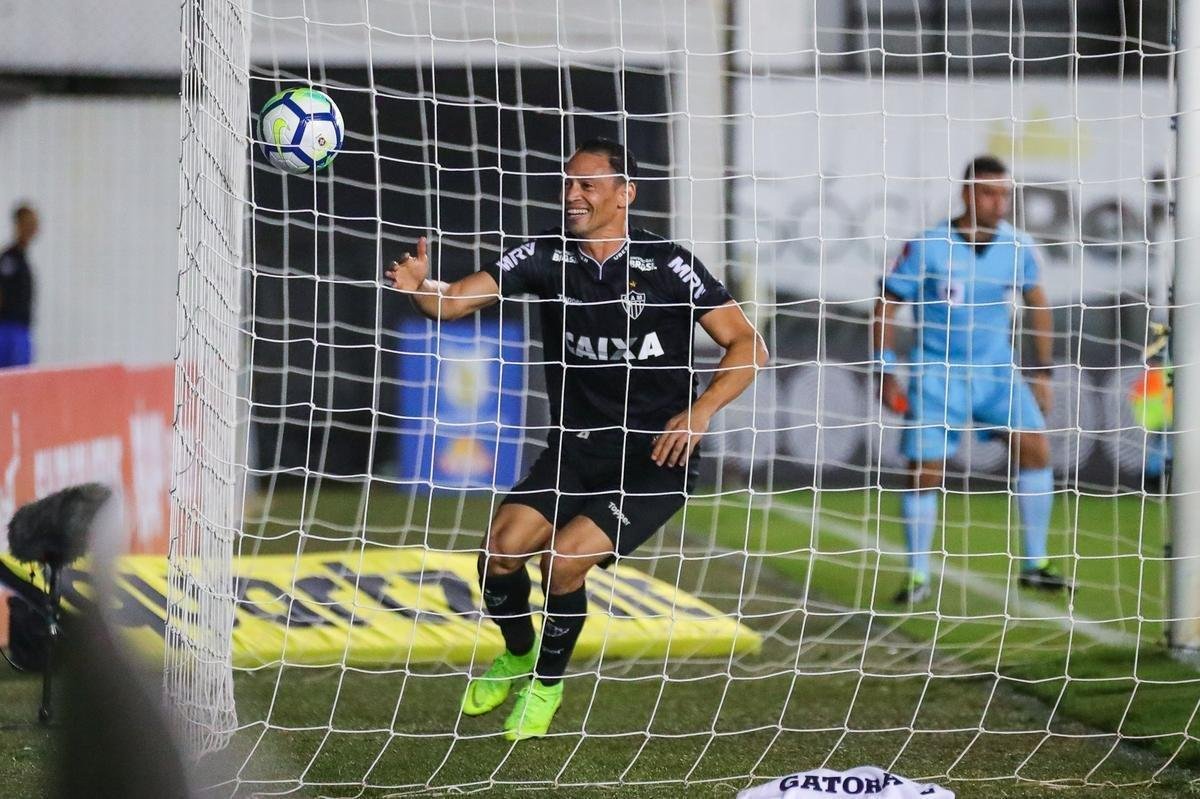 Na Vila Belmiro, Atltico  derrotado pelo Santos por 3 a 2, pela 37 rodada do Campeonato Brasileiro 