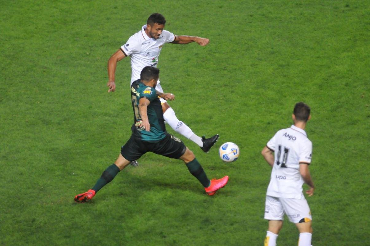 Fotos do jogo entre Amrica e Cricima, no Independncia, em Belo Horizonte, pela terceira fase da Copa do Brasil.