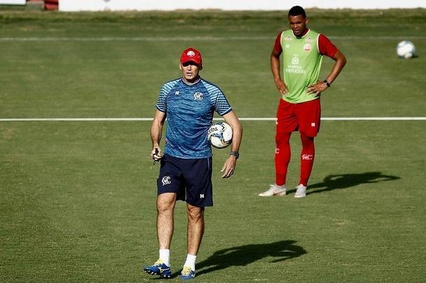 Timbu trocou o CT Wilson Campos pelo estádio dos Aflitos na tarde desta quarta-feira
