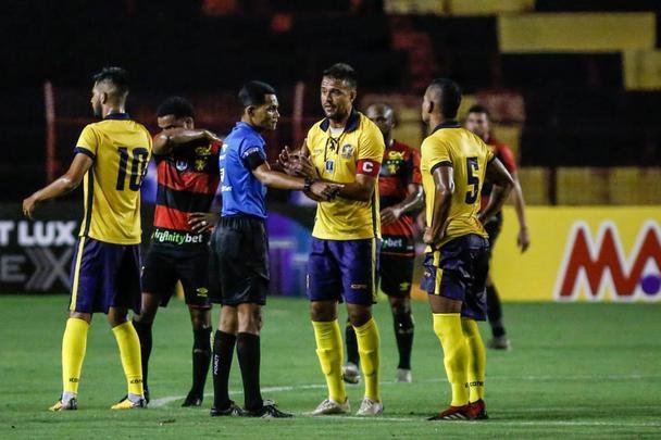 O Sport recebeu o Retrô FC em jogo adiantado da 5ª rodada do Campeonato Pernambucano. A partida marcou a estreia da Ilha do Retiro na temporada 2020