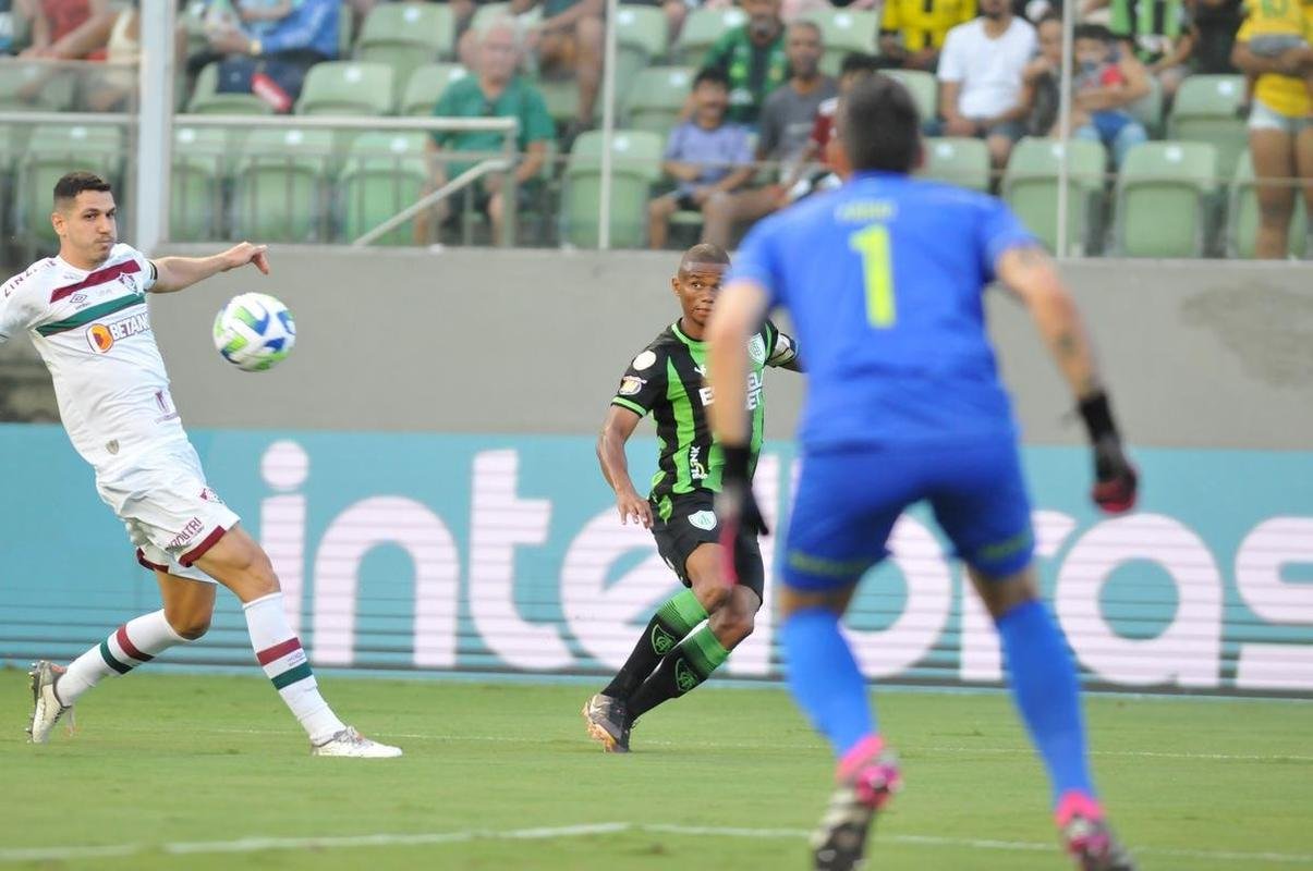 Amrica foi derrotado por 3 a 0 pelo Fluminense neste sbado (15/4), no Independncia, pela 1 rodada do Campeonato Brasileiro