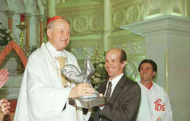 Dom Serafim foi homenageado com o Galo de Prata, na missa de 96 anos do Atlético