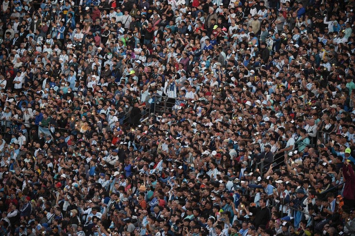 Sem Neymar, Brasil encarou a Argentina em clssico agitado pelas Eliminatrias