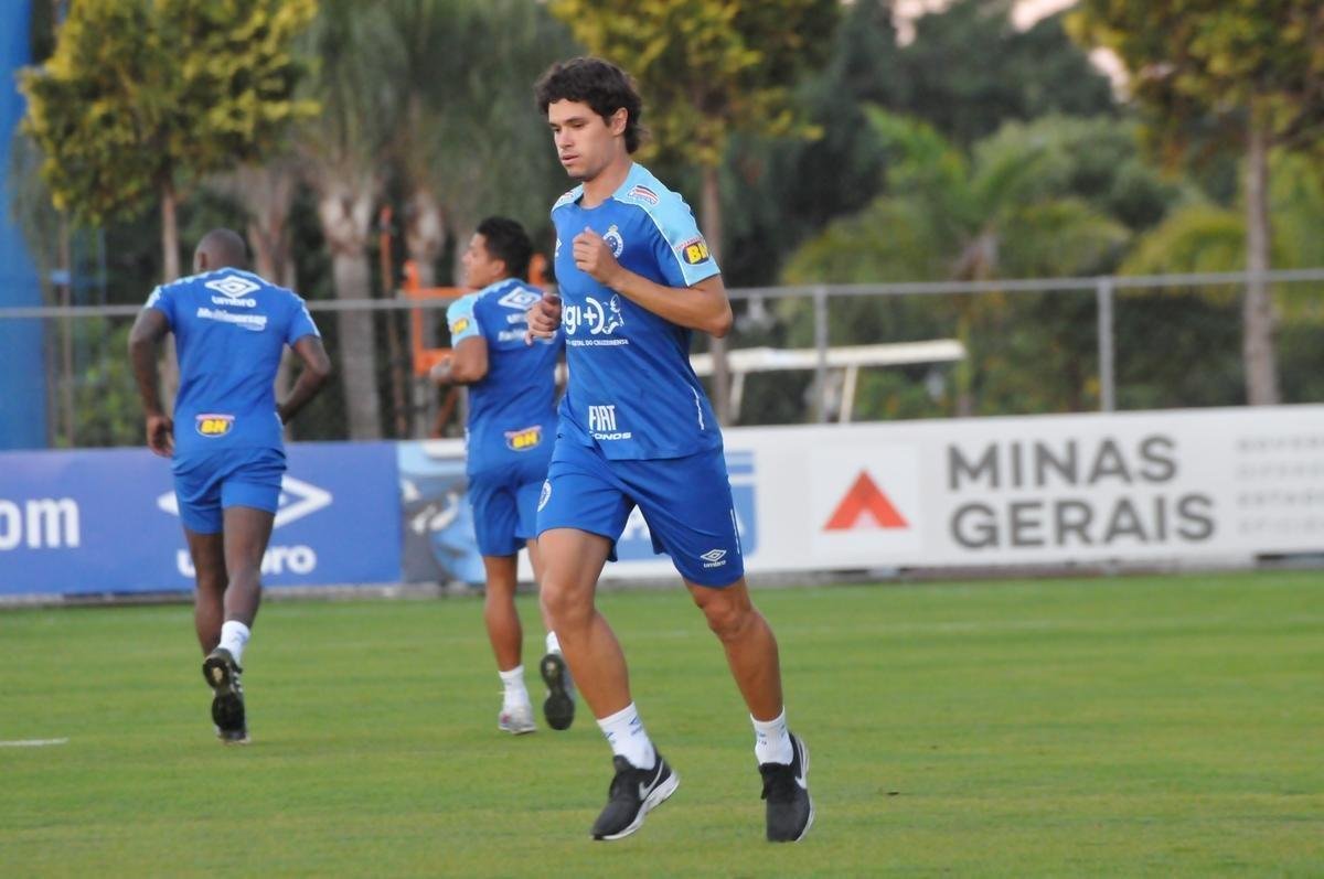 Cruzeiro iniciou sua intertemporada nesta segunda-feira na Toca da Raposa II. Tcnico Mano Menezes contou com elenco completo. Grupo agora comea preparao para decises com Atltico na Copa do Brasil, River Plate na Copa Libertadores e 29 rodadas restantes do Campeonato Brasileiro