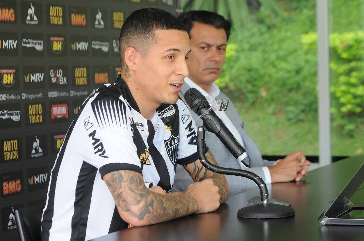 Fotos da apresentao do lateral-esquerdo Guilherme Arana ao Atltico, na Cidade do Galo. Jogador de 22 anos assinou contrato de emprstimo at meados de 2021