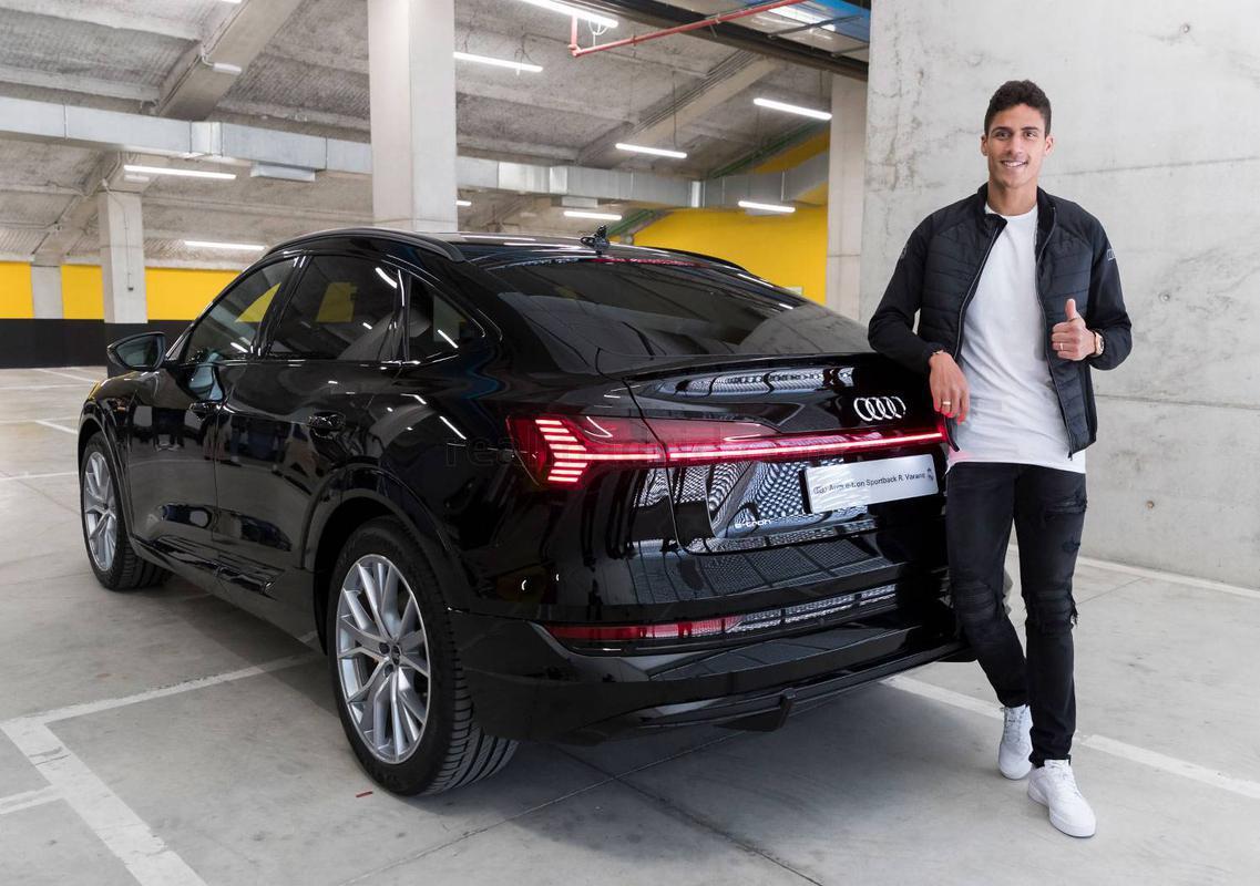 Jogadores do Real Madrid receberam, nesta segunda-feira, carros de presente de uma montadora alem; veja as mquinas!