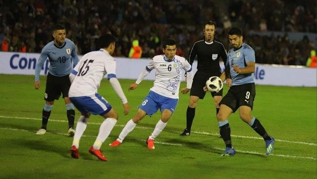 Arrascaeta, do Cruzeiro, marcou primeiro gol do Uruguai em vitria sobre Uzbequisto, em Montevidu