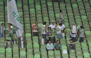 Torcedores do Amrica durante jogo de ida da semifinal do Mineiro, contra o Atltico, no Independncia