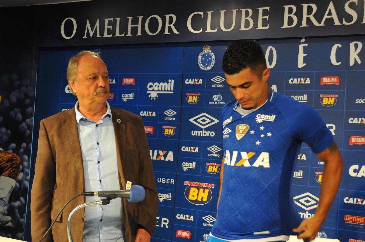 Cruzeiro apresentou o lateral-esquerdo Egdio como novo reforo para a temporada 2018