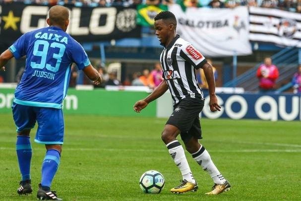 Imagens do empate entre Avaí e Atlético, na Ressacada