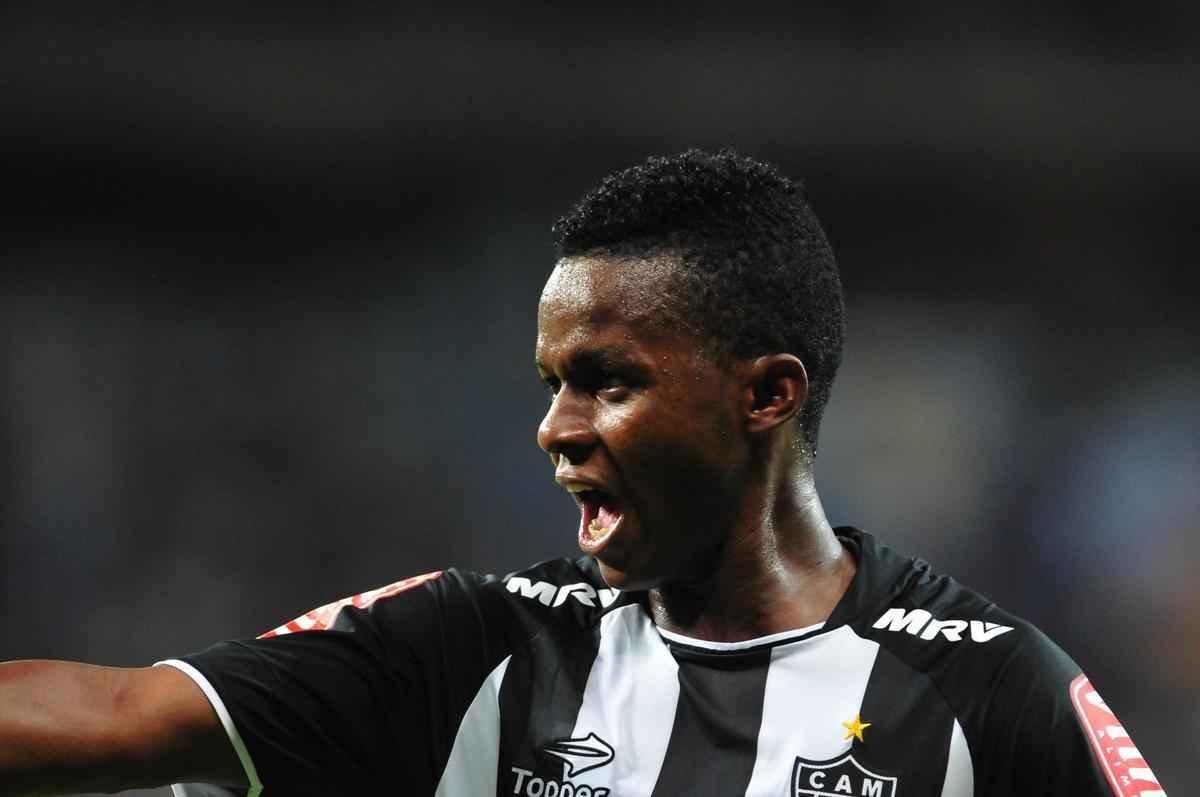 Imagens do segundo tempo do clssico vencido pelo Cruzeiro por 1 a 0