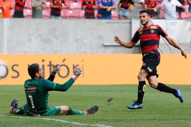 Partida entre Sport e Vitria, na Arena de Pernambuco, pela Copa do Nordeste