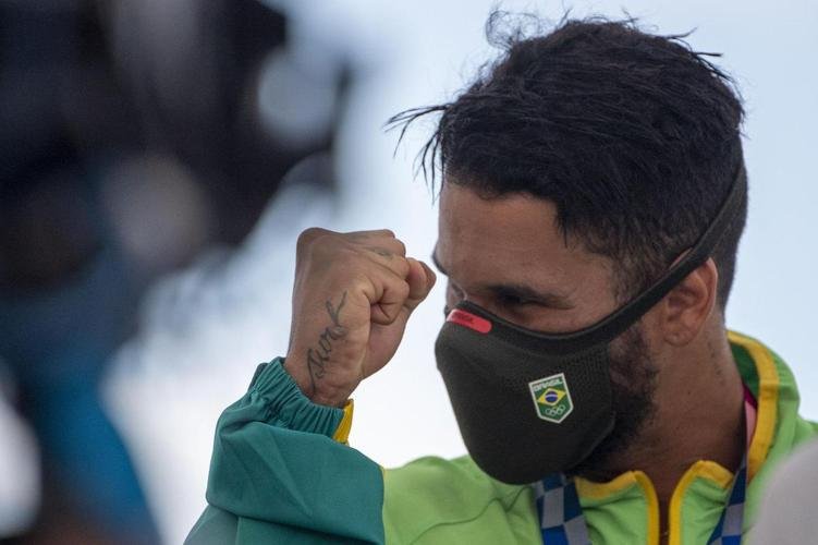 Ítalo Ferreira conquistou medalha de ouro no surfe
