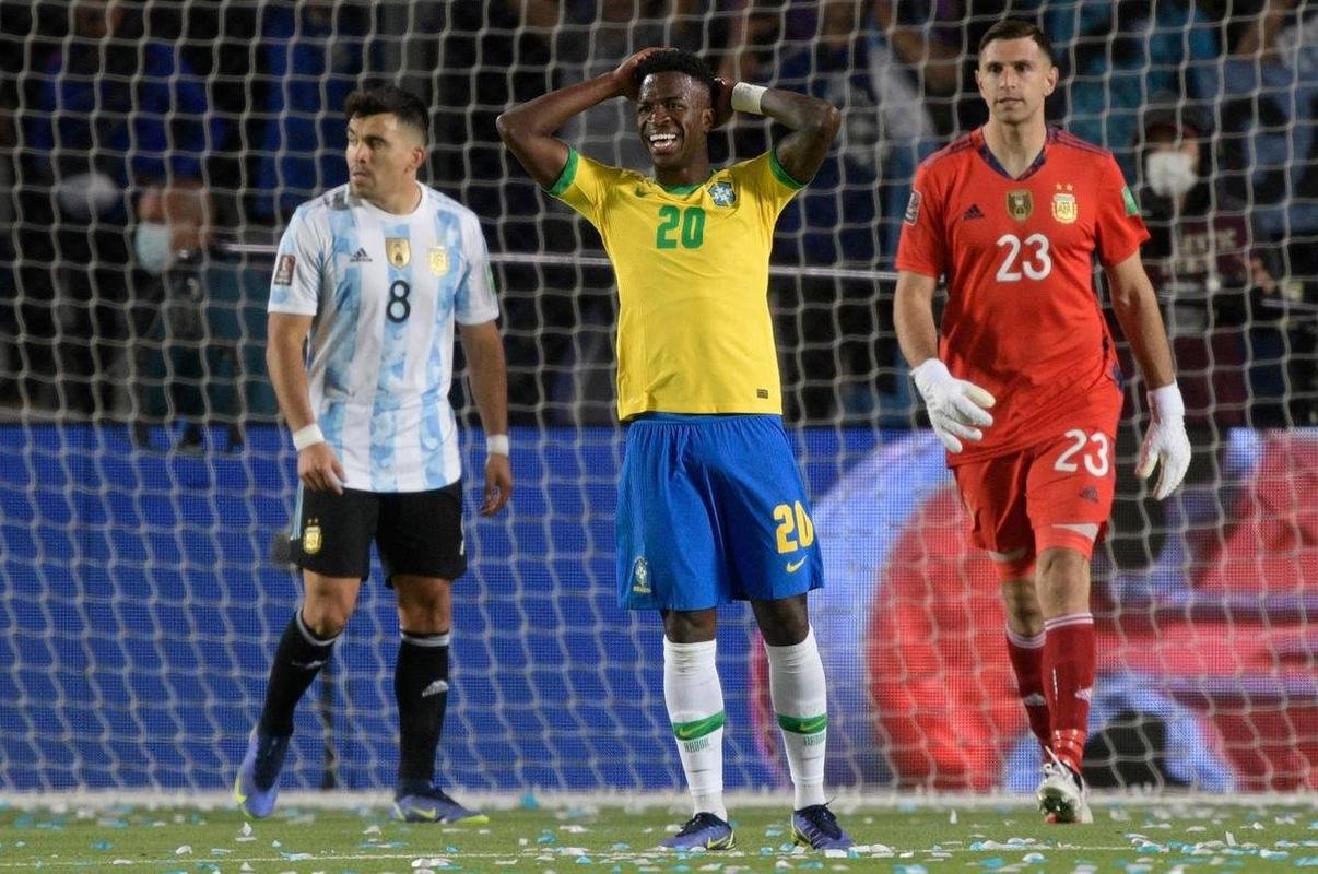 Sem Neymar, Brasil encarou a Argentina em clssico agitado pelas Eliminatrias