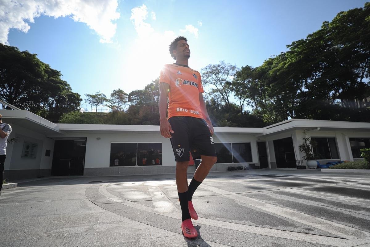 Com Guilherme Arana de volta, Cuca comanda atividade na Cidade do Galo