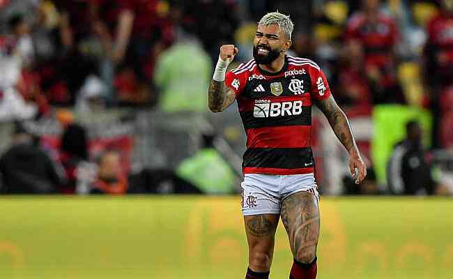 Gabigol comemora o segundo gol do Flamengo contra o Fluminense
