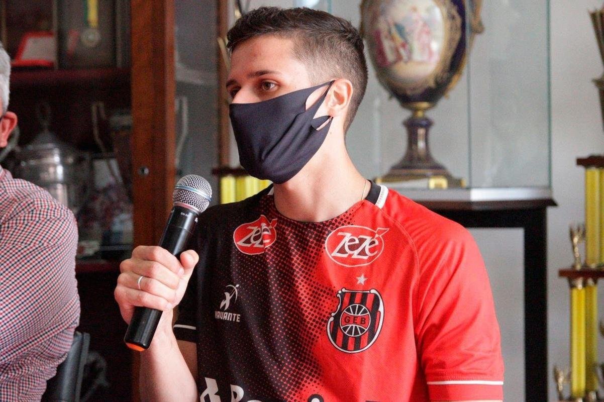 Gabriel Terra, meia (Brasil de Pelotas)