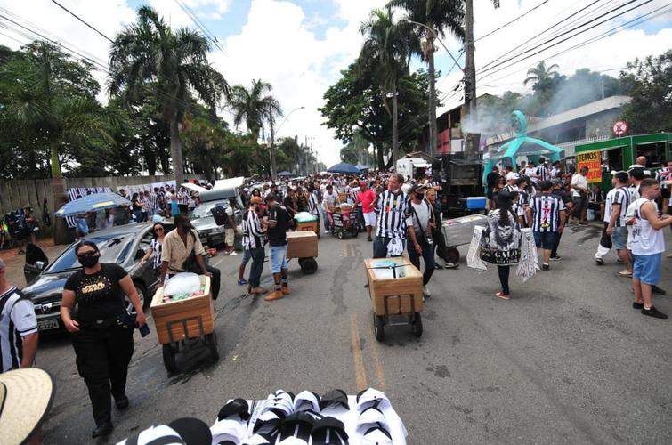 Torcida do Atlético chegou animada ao Mineirão para o jogo da taça, contra o RB Bragantino. Dia de festejar com o time o título do Campeonato Brasileiro de 2021