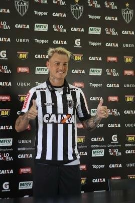 Imagens da apresentao de Rger Guedes no Atltico